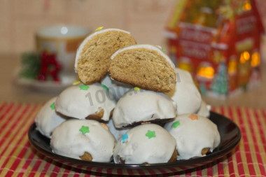 Homemade honey cakes with icing