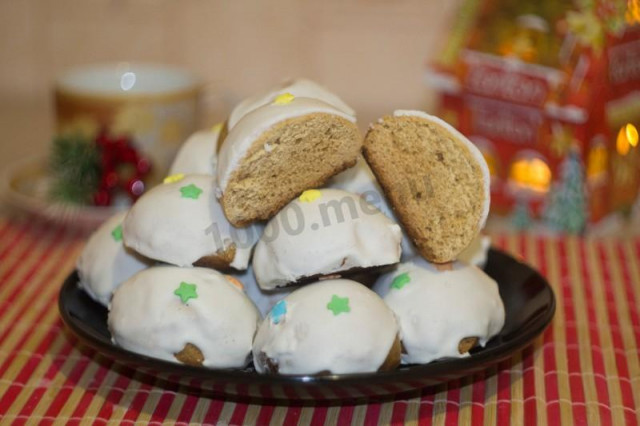 Homemade honey cakes with icing