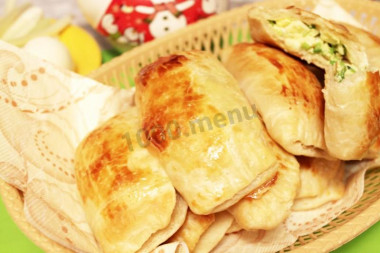 Puff pastry with onion and egg