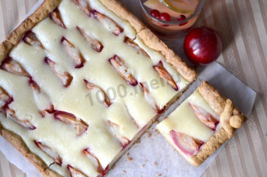 Sour cream pie with plums on sour cream