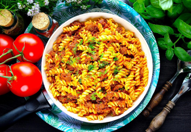 Navy pasta in a frying pan with stew
