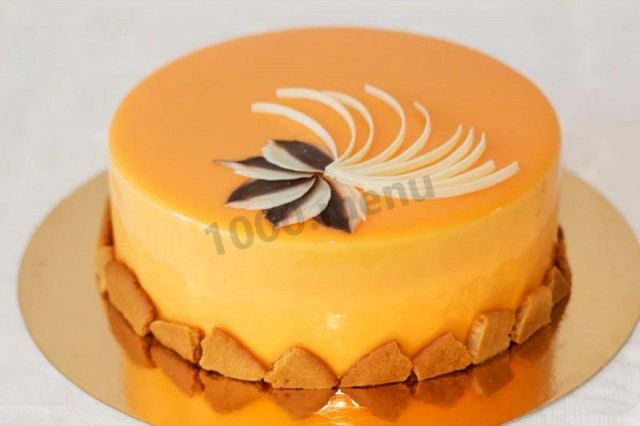 Honey mousse cake with mirror glaze