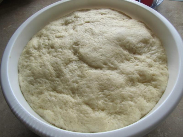 Yeast pastry for pies