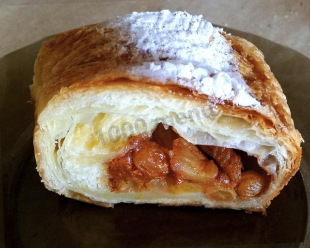 Strudel for the Easter puff pastry table