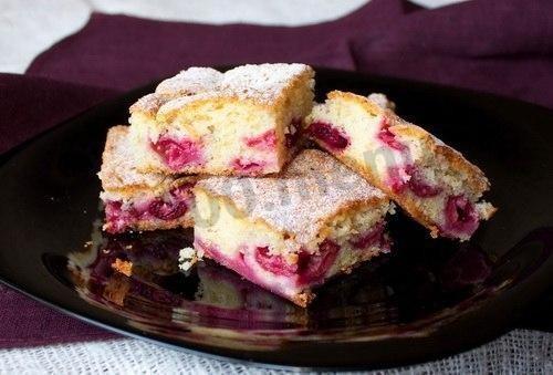 Sliced cherry pie