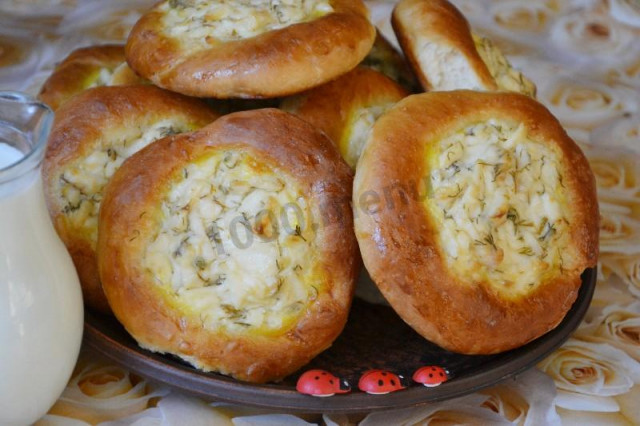 Cheesecakes with smoked cheese and dill from yeast dough