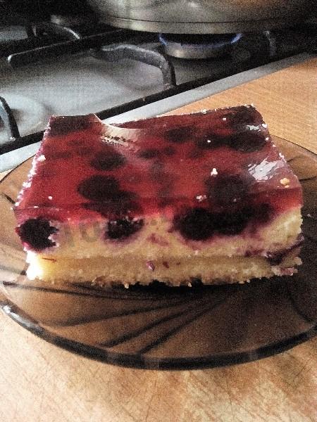 Cottage cheese cake with currants in jelly