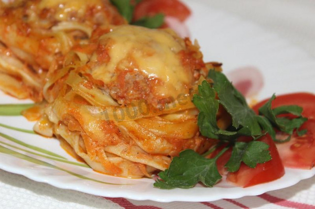 Nests of pasta with minced meat