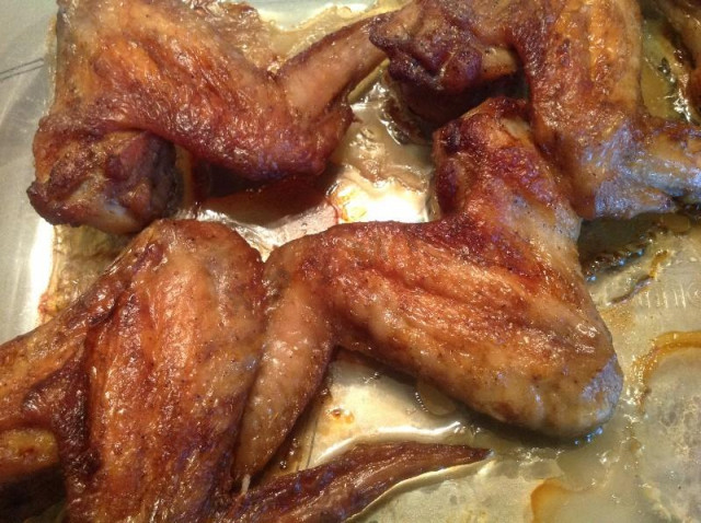 Chicken wings in marinade