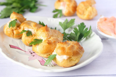 Snack profiteroles with unsweetened filling