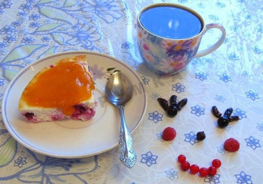 Cottage cheese casserole with berries with apricot sauce