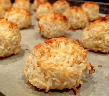 Almond and coconut cookies