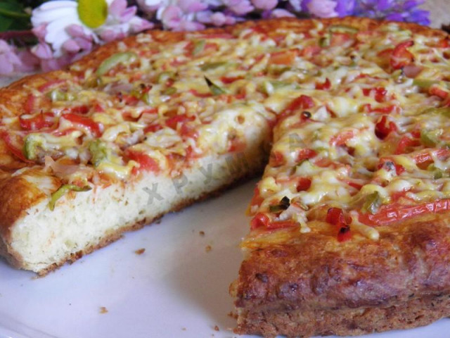 Pizza with chicken and bell pepper on cottage cheese dough