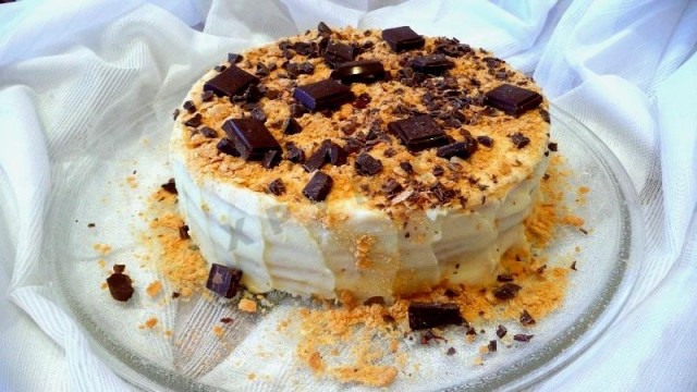 Cake chopped with condensed milk