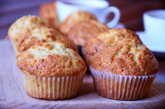 Muffins with coconut chips