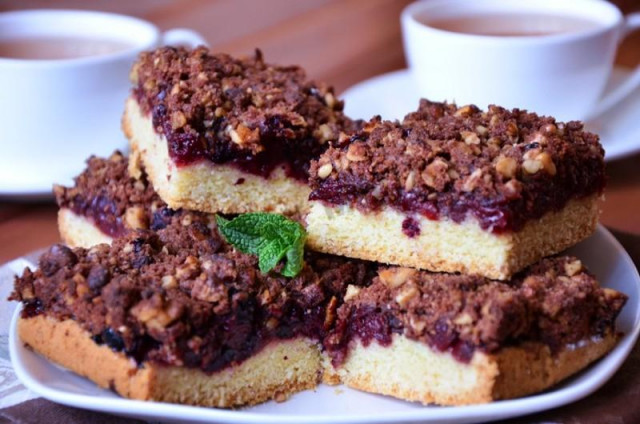 Sand squares with cherries and chocolate sprinkles