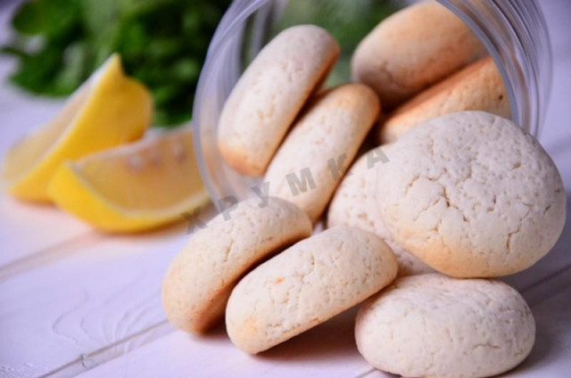 Simple lemon cookies on proteins