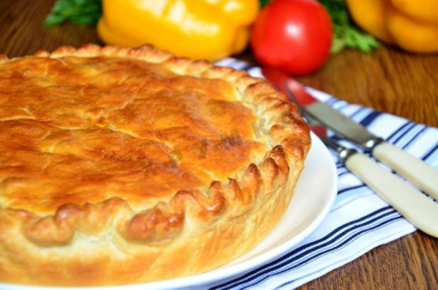 French pie with potatoes, ham and mushrooms