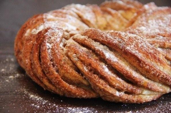 Baking with cinnamon in Estonian