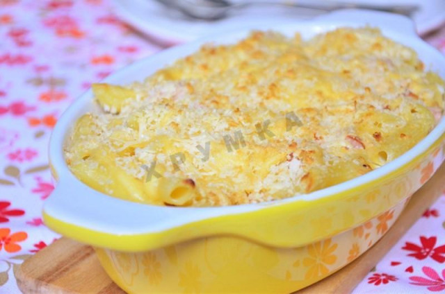 Baked pasta with ham