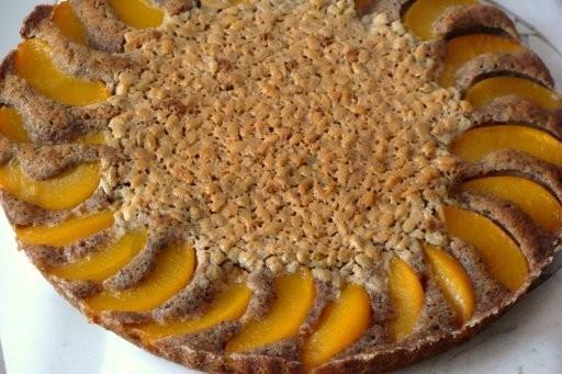 Sunflower pie with peaches