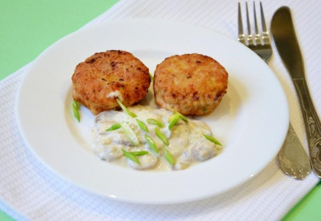 Chicken cutlets with green onion and egg