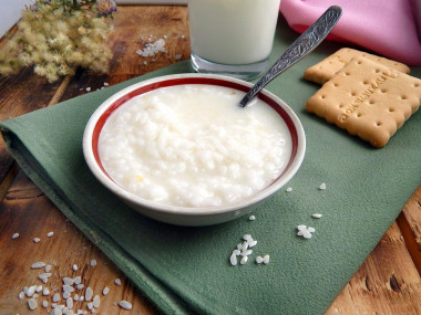 Liquid rice porridge with milk
