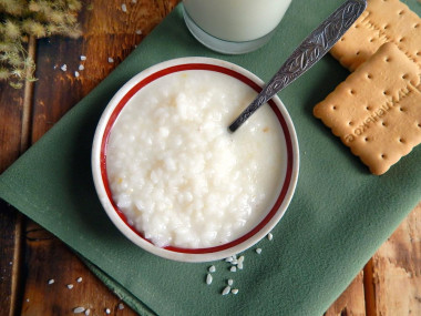 Liquid rice porridge with milk