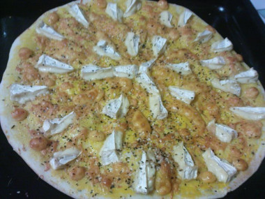 Thin focaccia with cheese