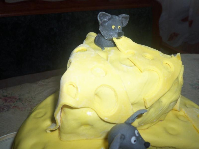 Cheese Cake with mice