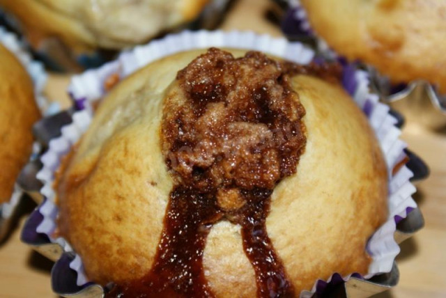 Muffins with banana and condensed milk