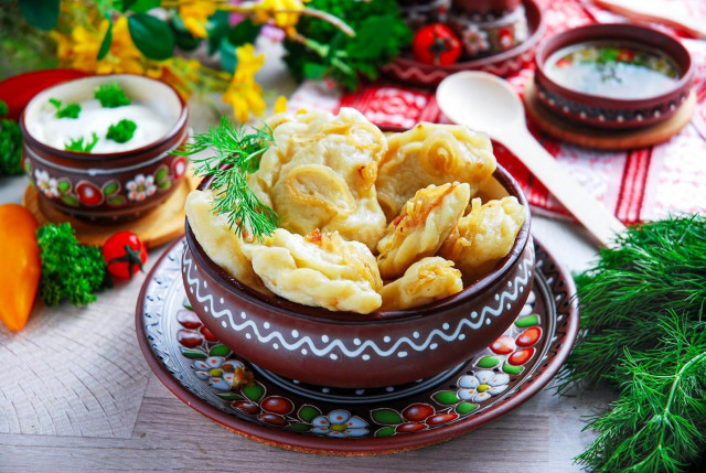Dumplings with potatoes and fried onions