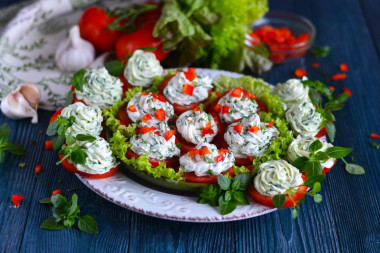 Appetizer tomatoes with cheese and garlic
