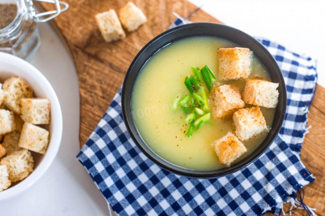 Mashed potato soup with croutons