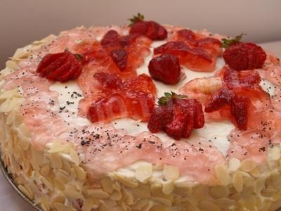 Strawberry shortcake with buttercream
