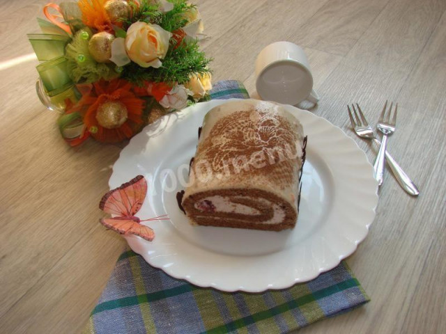 Sponge chocolate roll with buttercream, blackberries and