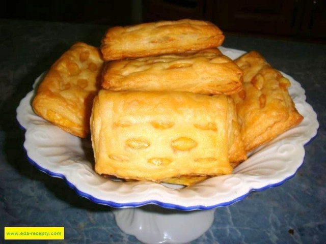 Puff pastry cheese puffs