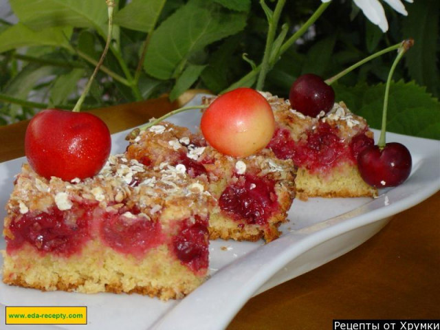 Cherry pie with oatmeal