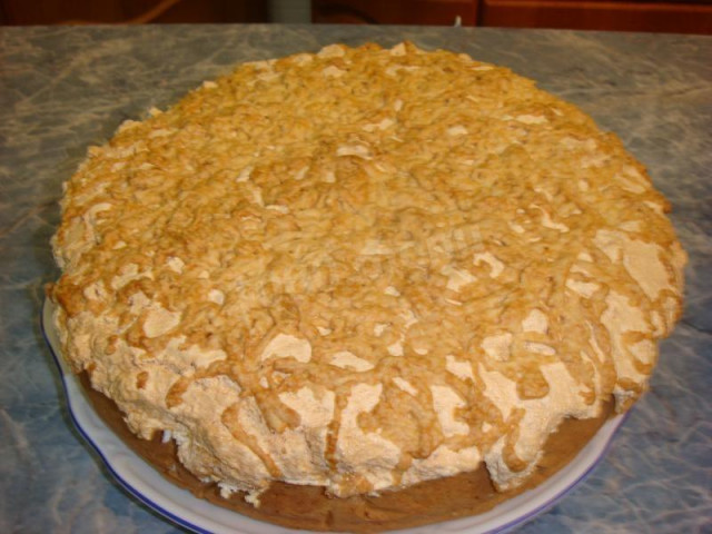 Apple meringue cake