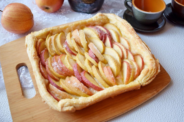 Juicy apple pie made from ready-made puff pastry without yeast