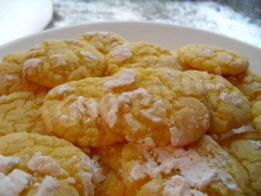 Margarine cookies with lemons