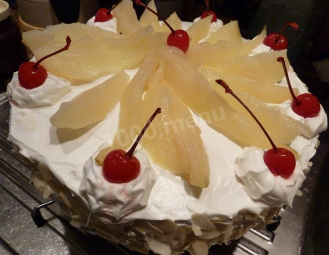 Cake with whipped cream and fruit