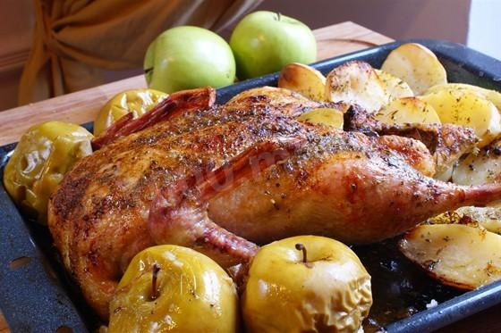 Baked duck with apples, cinnamon, honey and mustard