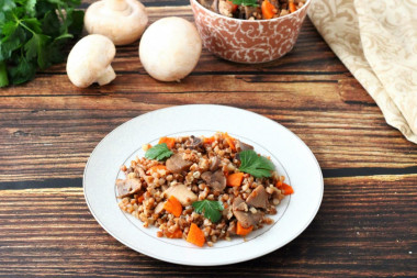 Buckwheat with mushrooms, carrots and onion