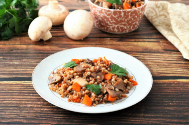 Buckwheat with mushrooms, carrots and onion
