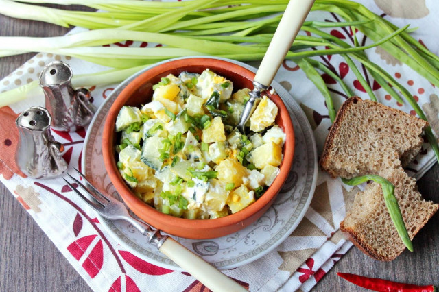 Salad with potatoes, egg and cucumber