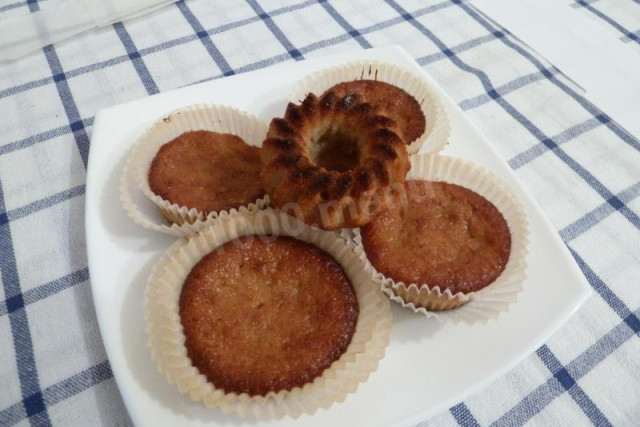 Banana muffins with cinnamon