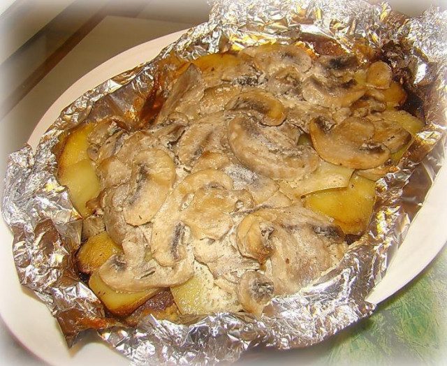 Beef baked in foil with potatoes