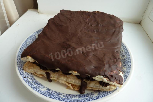 Puff pastry cake with chocolate mousse