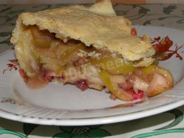 Cranberry pie with cranberries and apples without eggs